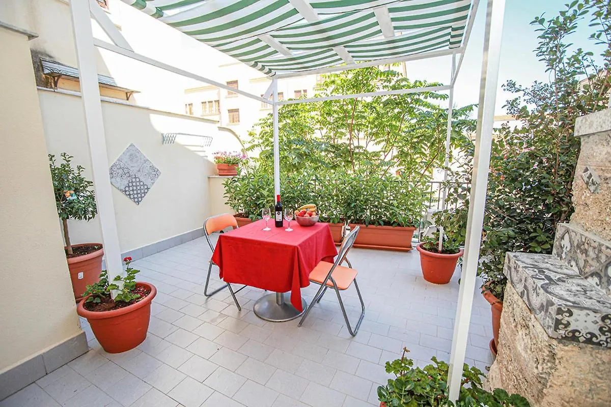 Apartment Appartamento Con Terrazza Al Centro Storico. Palermo