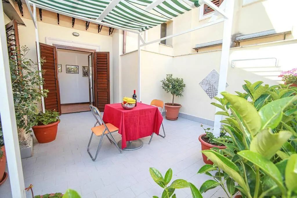Appartamento Con Terrazza Al Centro Storico. Palermo Apartment